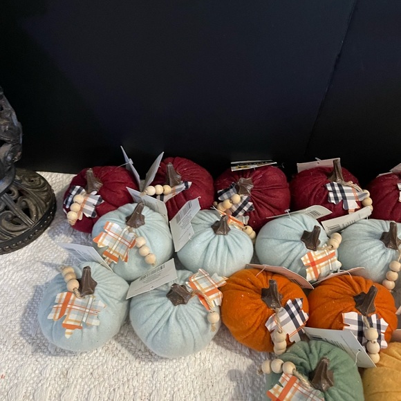 Fall Harvest Thanksgiving Halloween Decor plush pumpkins 17 piece set lot bundle - Picture 2 of 4